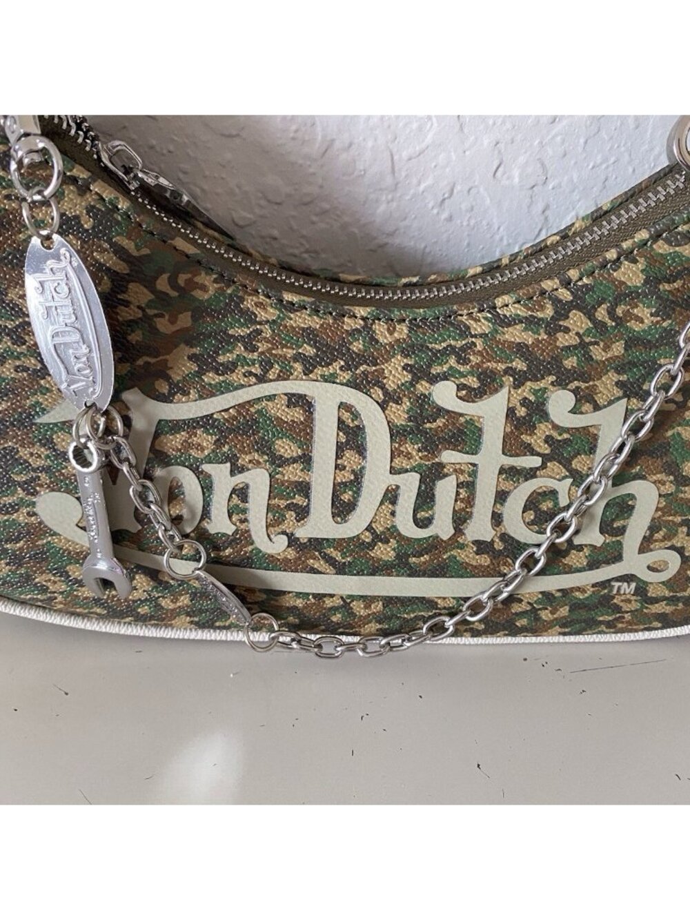 Von Dutch Shoulder Bag Green Khaki Camo Print W/Charms Logo NEW - Picture 2 of 14